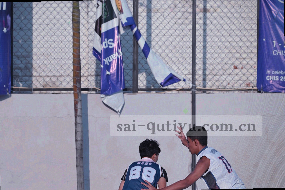 抽象数据流与足球轨迹背景